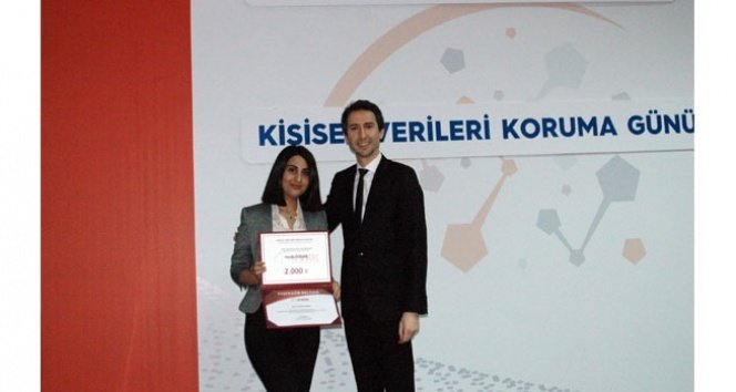 Lise öğrencisi, sloganıyla Türkiye ikincisi oldu