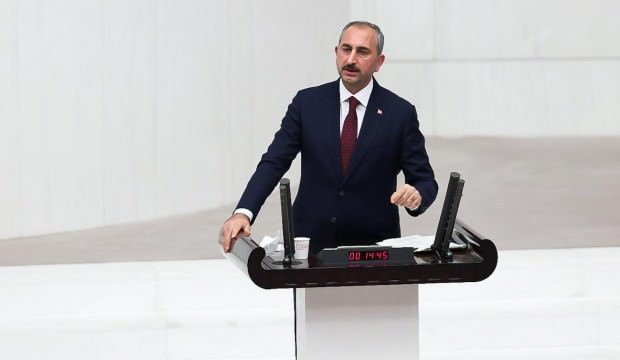 Adalet Bakanı Gül’den sert yanıt: Bakan’ın cübbe giymesini mi bekliyorsunuz?